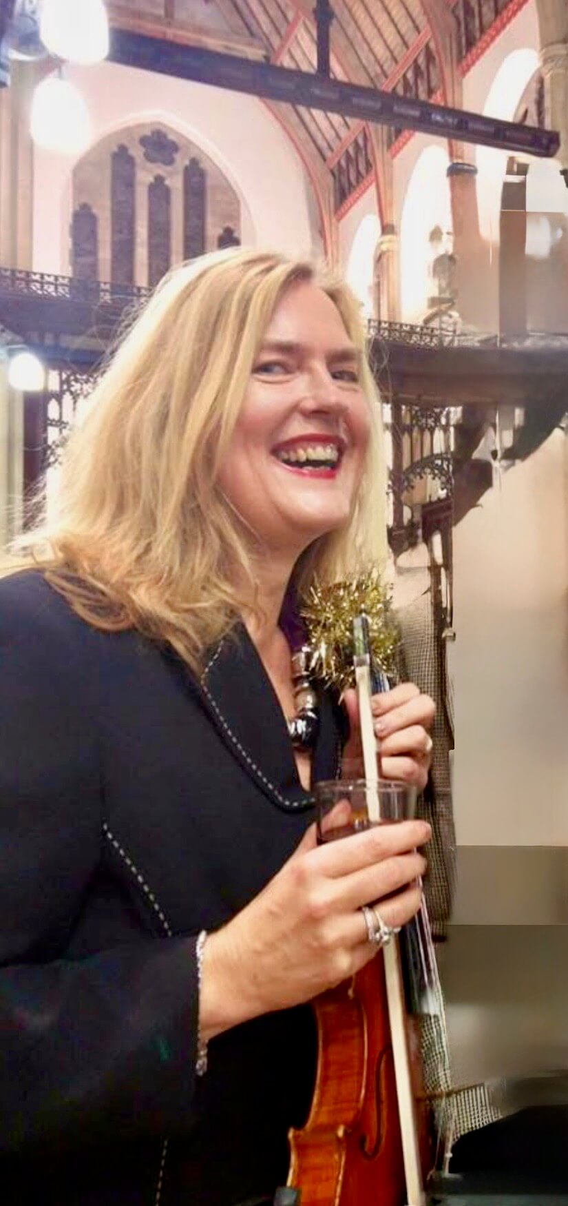 Dorothé Blake performing violin at an elegant event